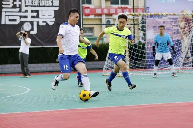 talkSPORT：曼联将再签一名顶级中场，相中马努·科内和楚阿梅尼